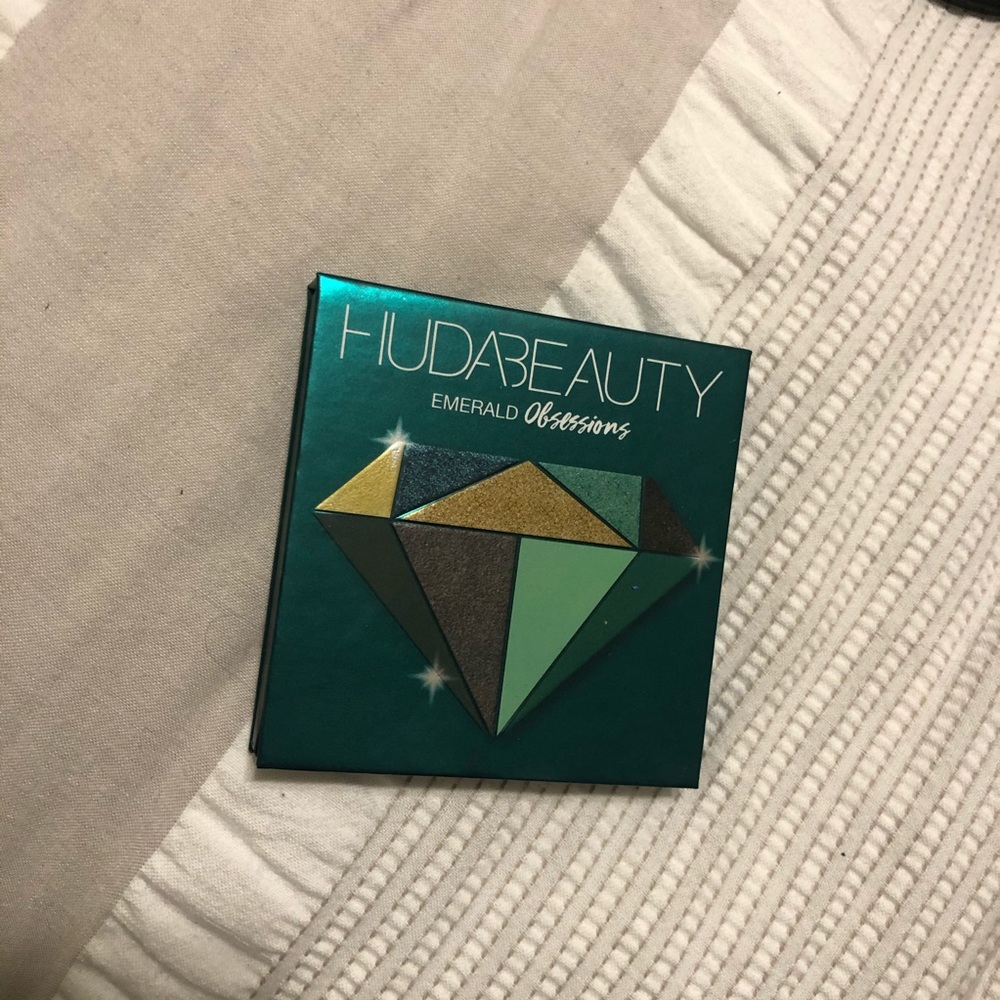 Huda beauty emerald obsessions 💚